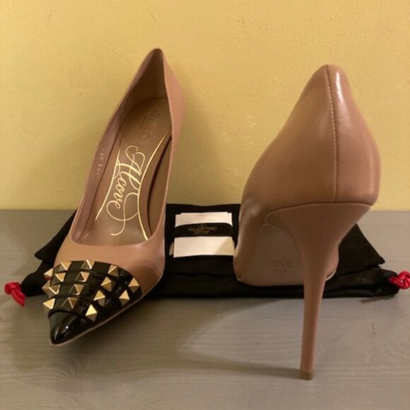 Valentino Garavani Rockstud tan and black patent pumps, size 41.5 - Picture 2 of 3